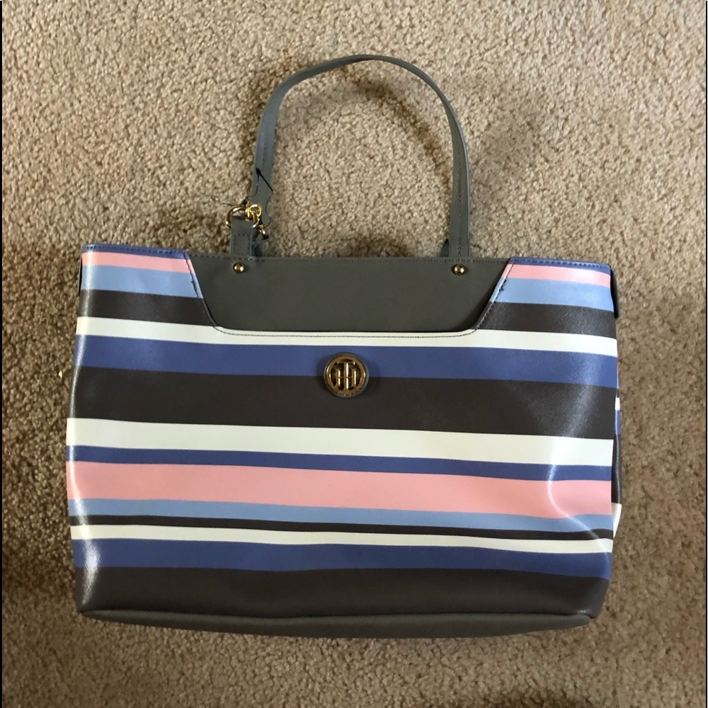 Tommy Hilfiger spring purse w/ attached wallet